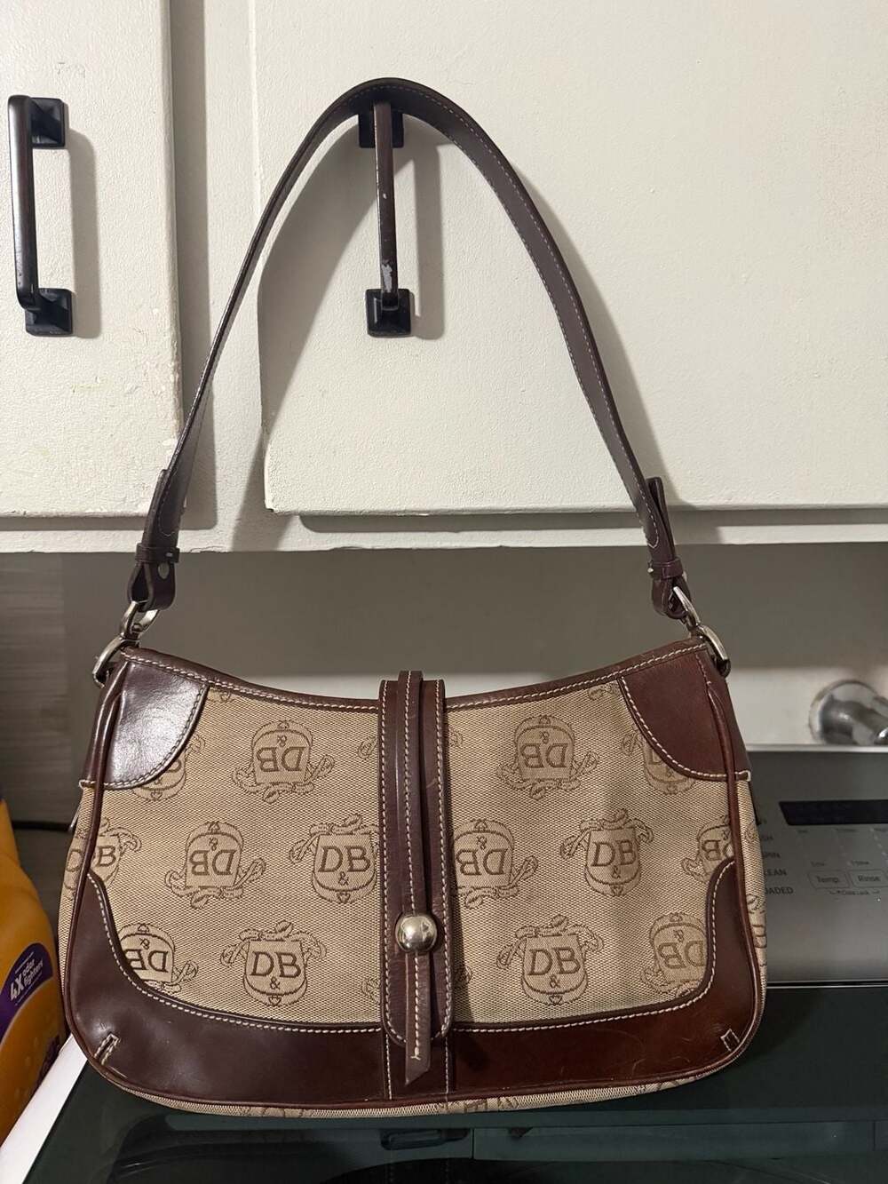 Vintage Dooney & Bourke Signature Crest Brown Shoulder Bag Purse - Picture 2 of 9